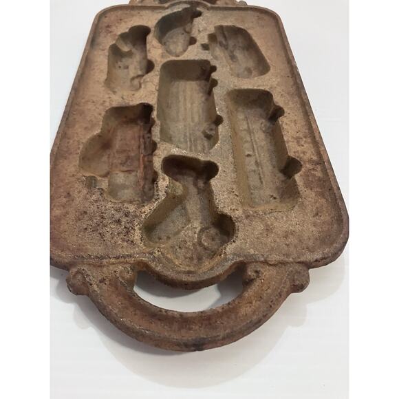 Antique Cast Iron Baking Pan Mold Car Cookie 13”  Primitive Rustic Kitchen - Picture 3 of 4